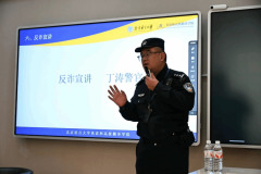 英语和高级翻译学院新学期学生大会竣事